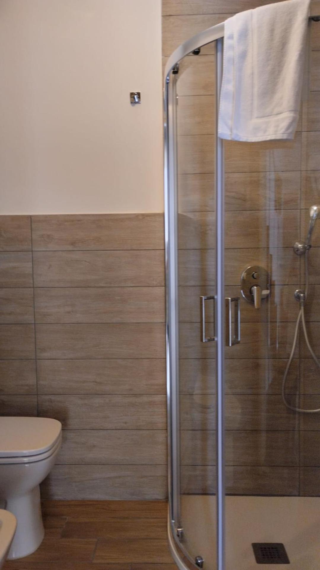 Residence E Appartamenti Cavallerizza Napels Buitenkant foto