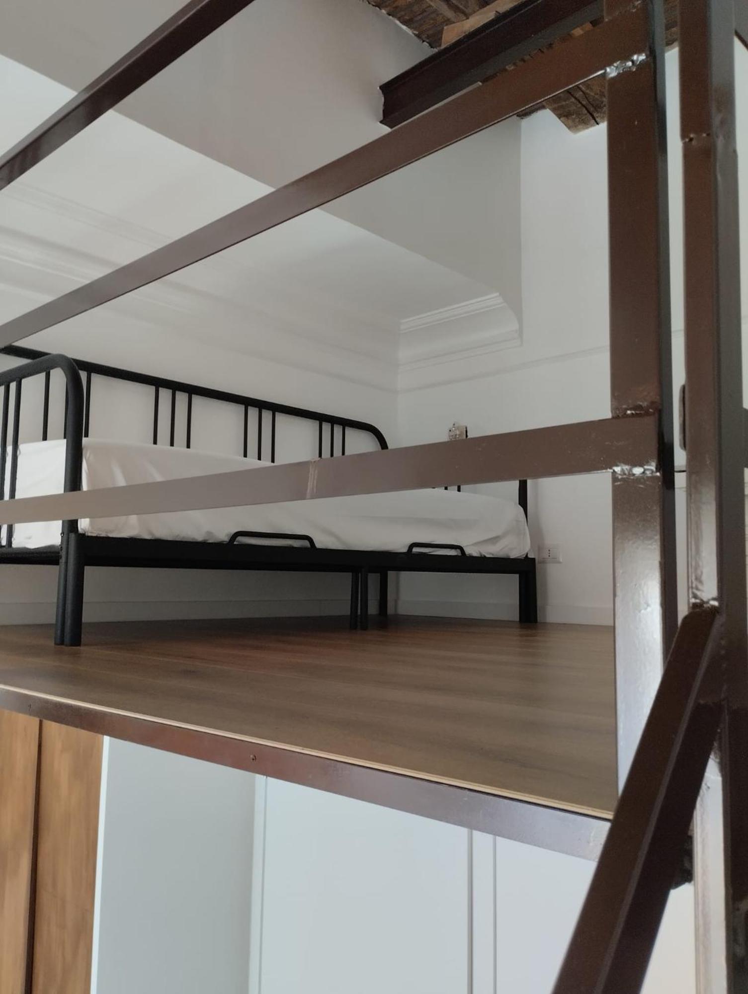 Residence E Appartamenti Cavallerizza Napels Buitenkant foto