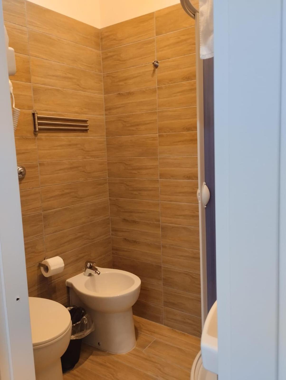 Residence E Appartamenti Cavallerizza Napels Buitenkant foto