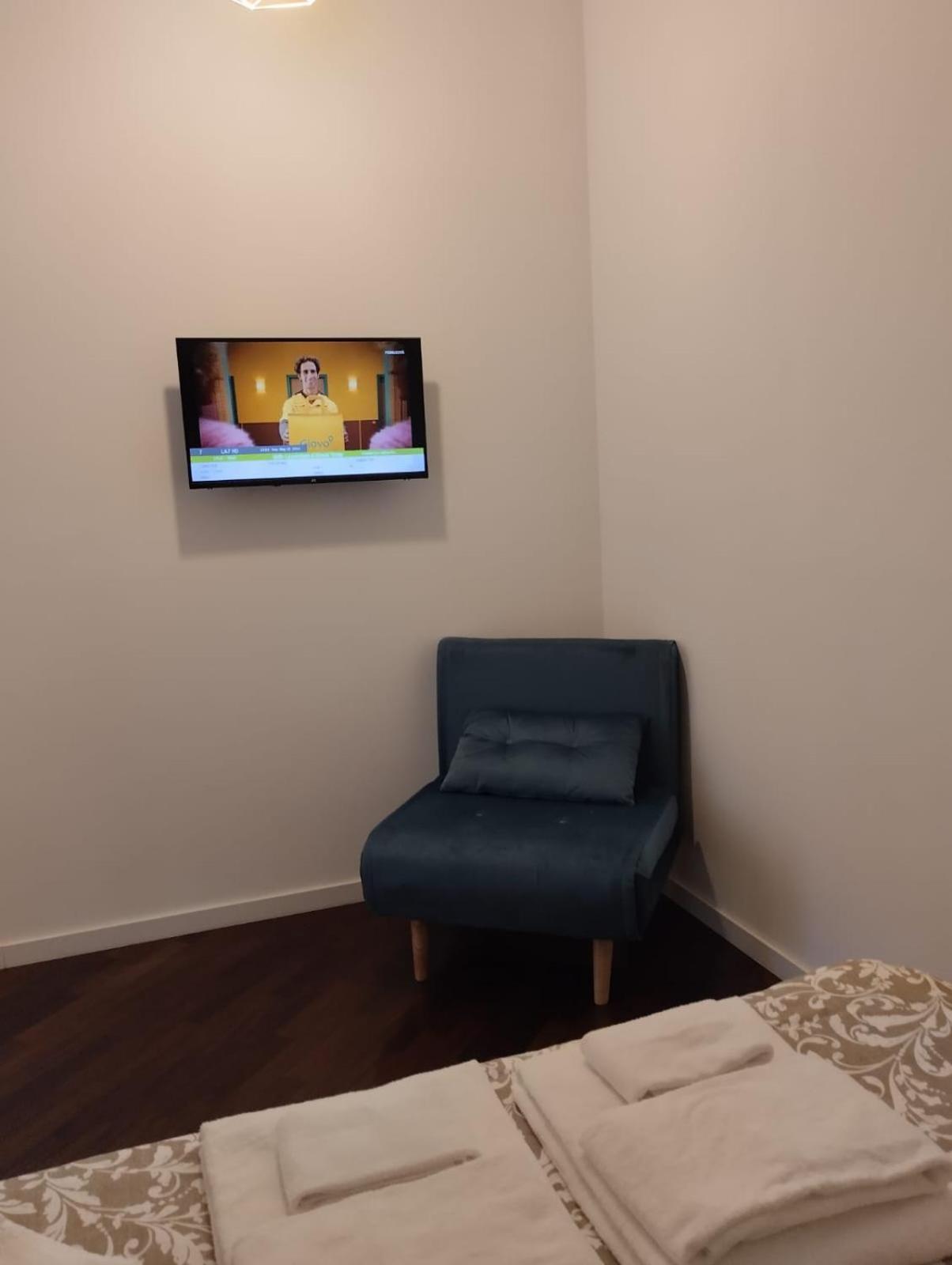 Residence E Appartamenti Cavallerizza Napels Buitenkant foto