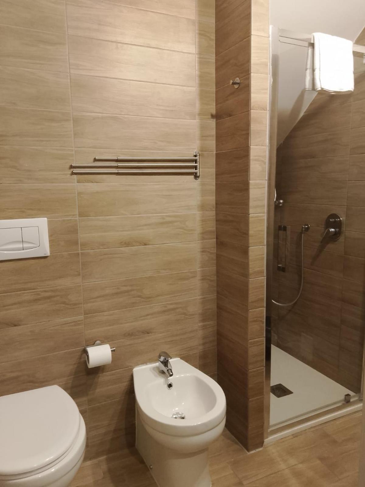 Residence E Appartamenti Cavallerizza Napels Buitenkant foto