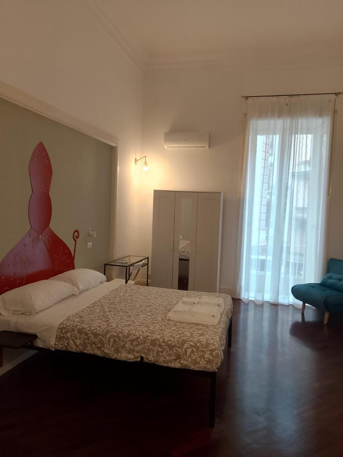 Residence E Appartamenti Cavallerizza Napels Buitenkant foto