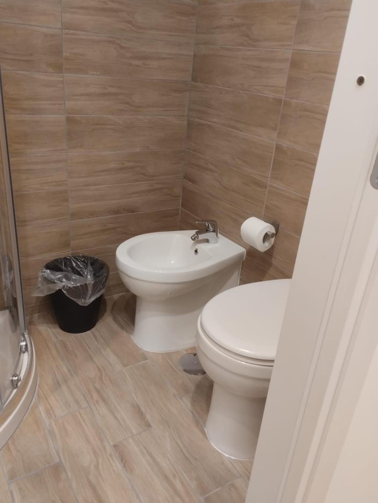 Residence E Appartamenti Cavallerizza Napels Buitenkant foto