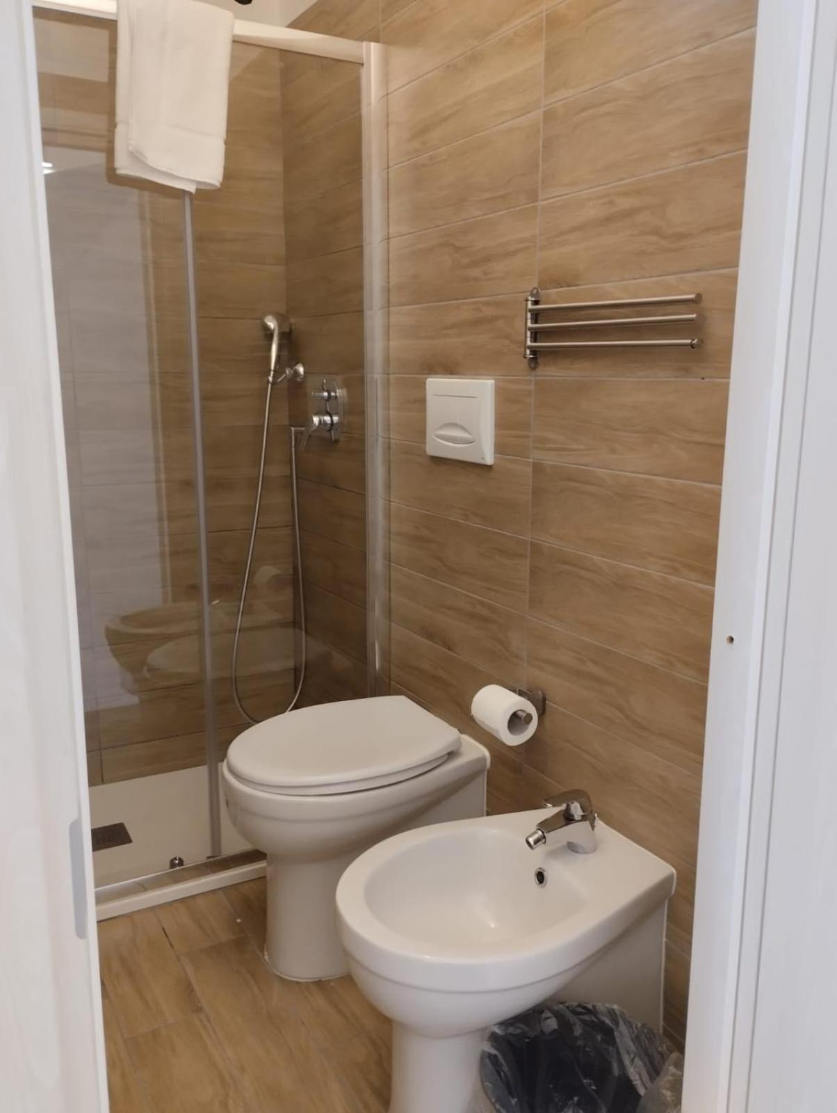 Residence E Appartamenti Cavallerizza Napels Buitenkant foto