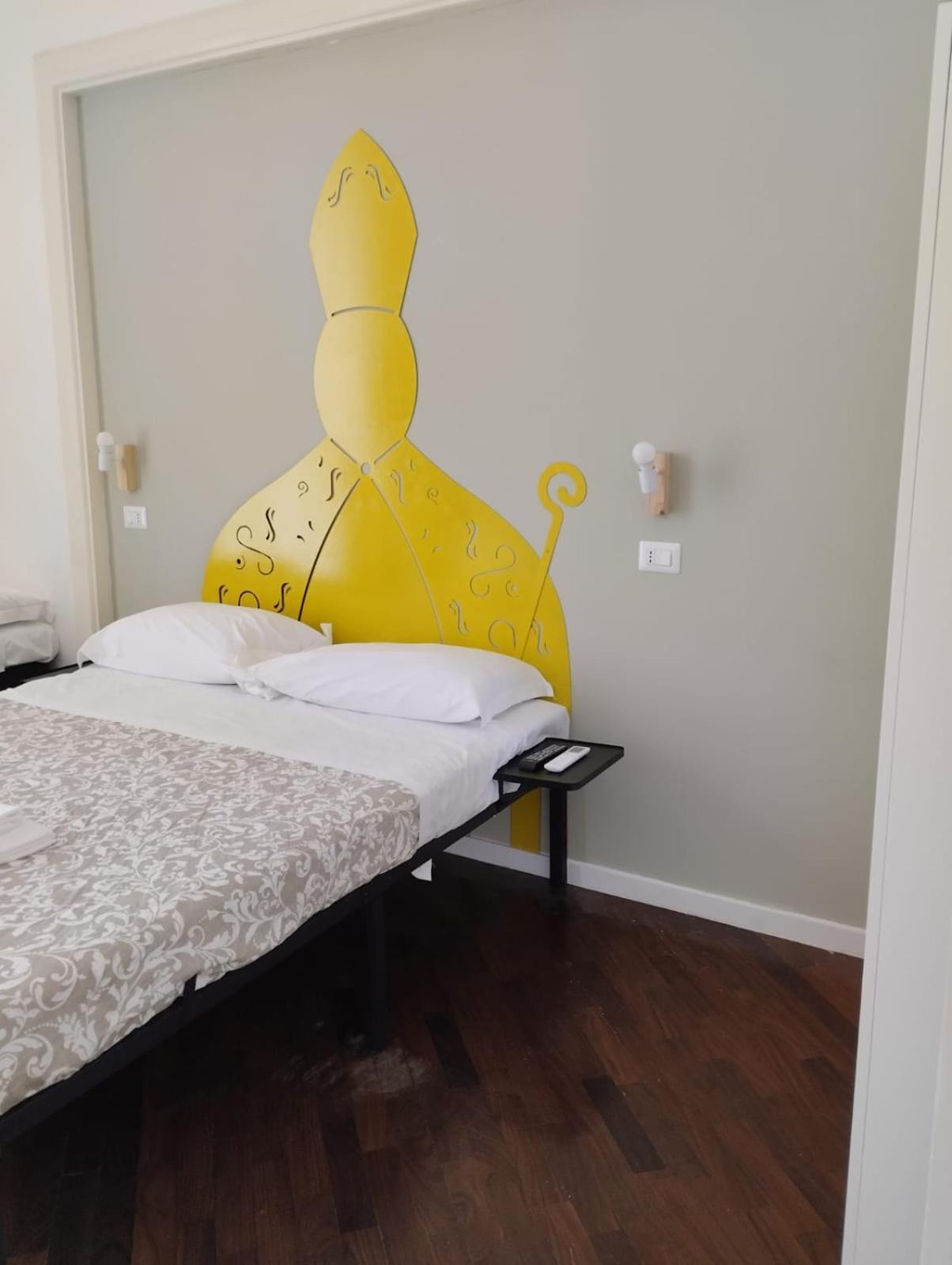 Residence E Appartamenti Cavallerizza Napels Buitenkant foto