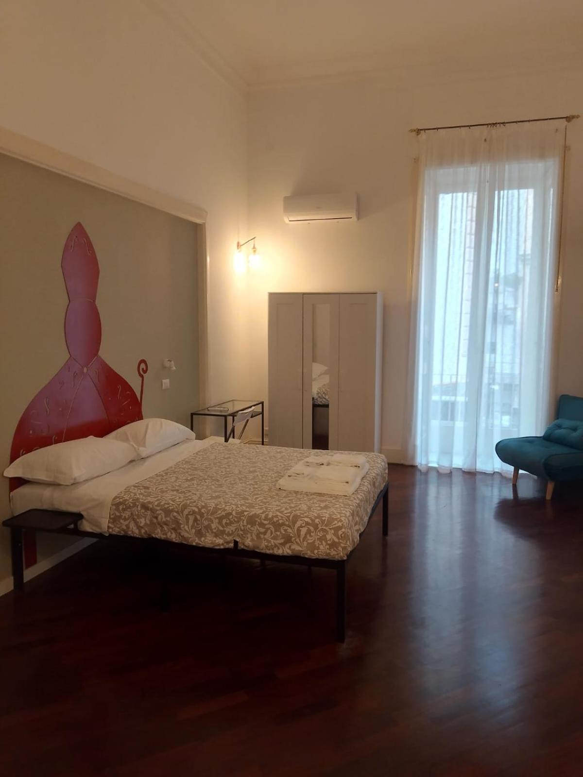 Residence E Appartamenti Cavallerizza Napels Buitenkant foto