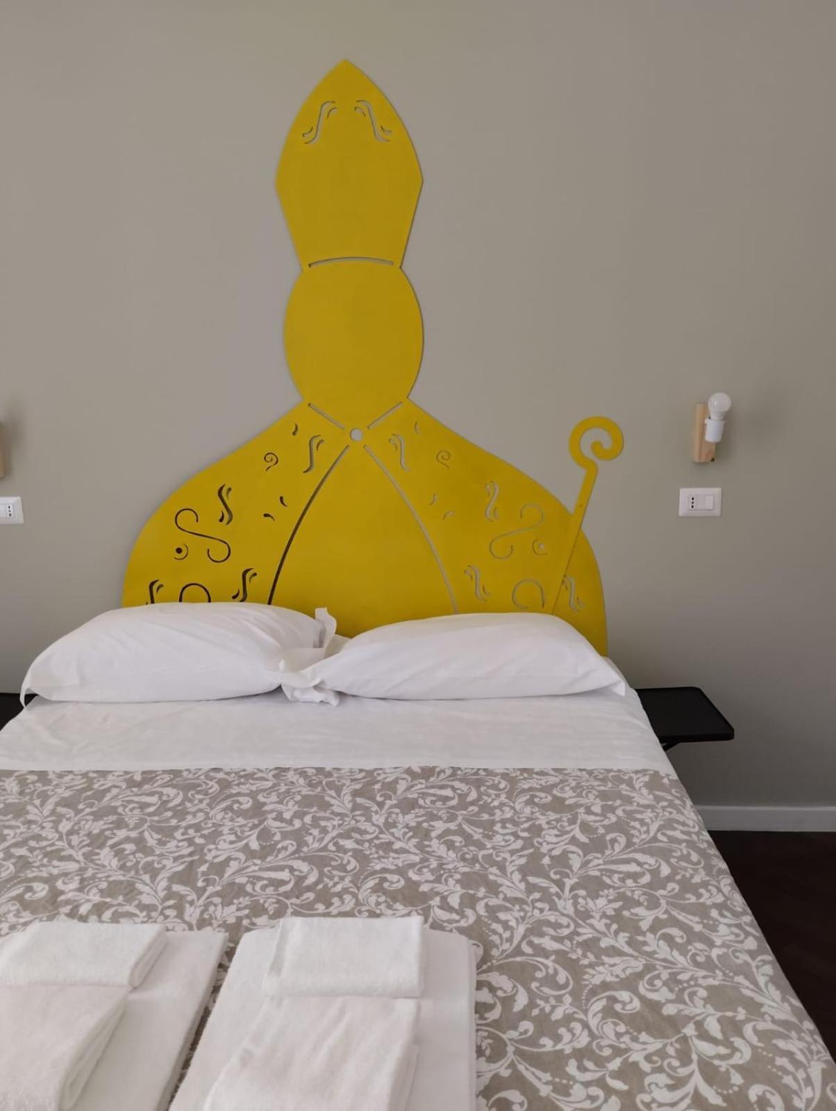 Residence E Appartamenti Cavallerizza Napels Buitenkant foto