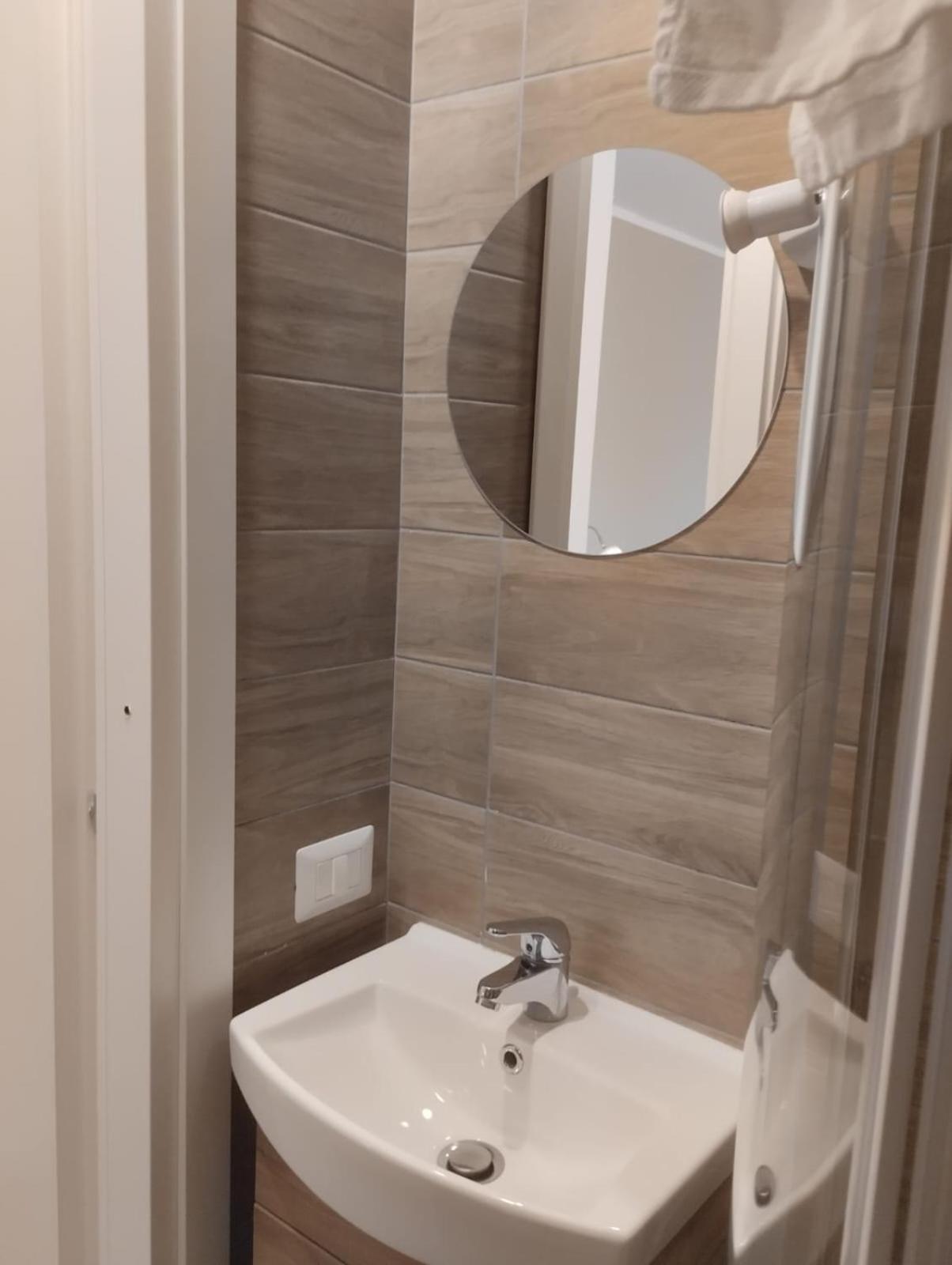 Residence E Appartamenti Cavallerizza Napels Buitenkant foto