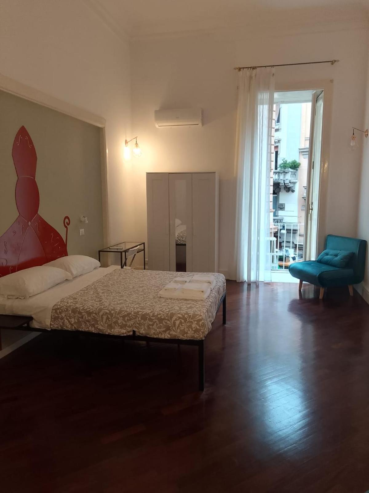 Residence E Appartamenti Cavallerizza Napels Buitenkant foto
