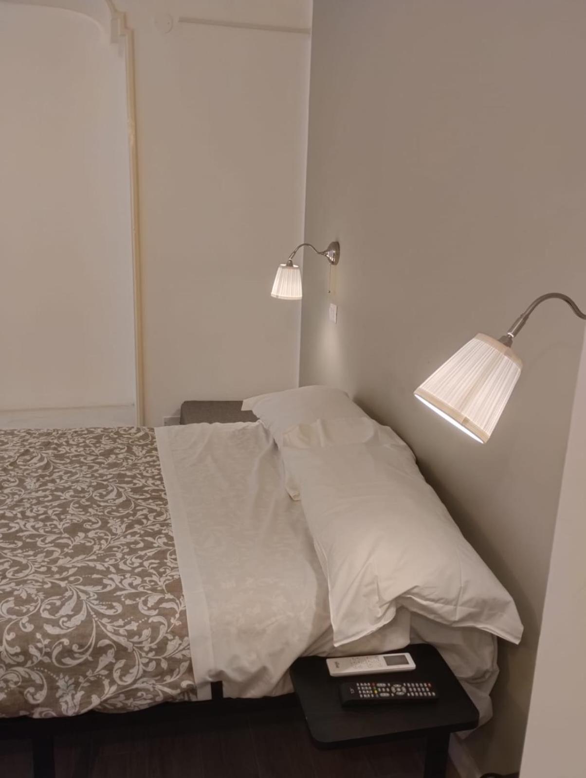 Residence E Appartamenti Cavallerizza Napels Buitenkant foto