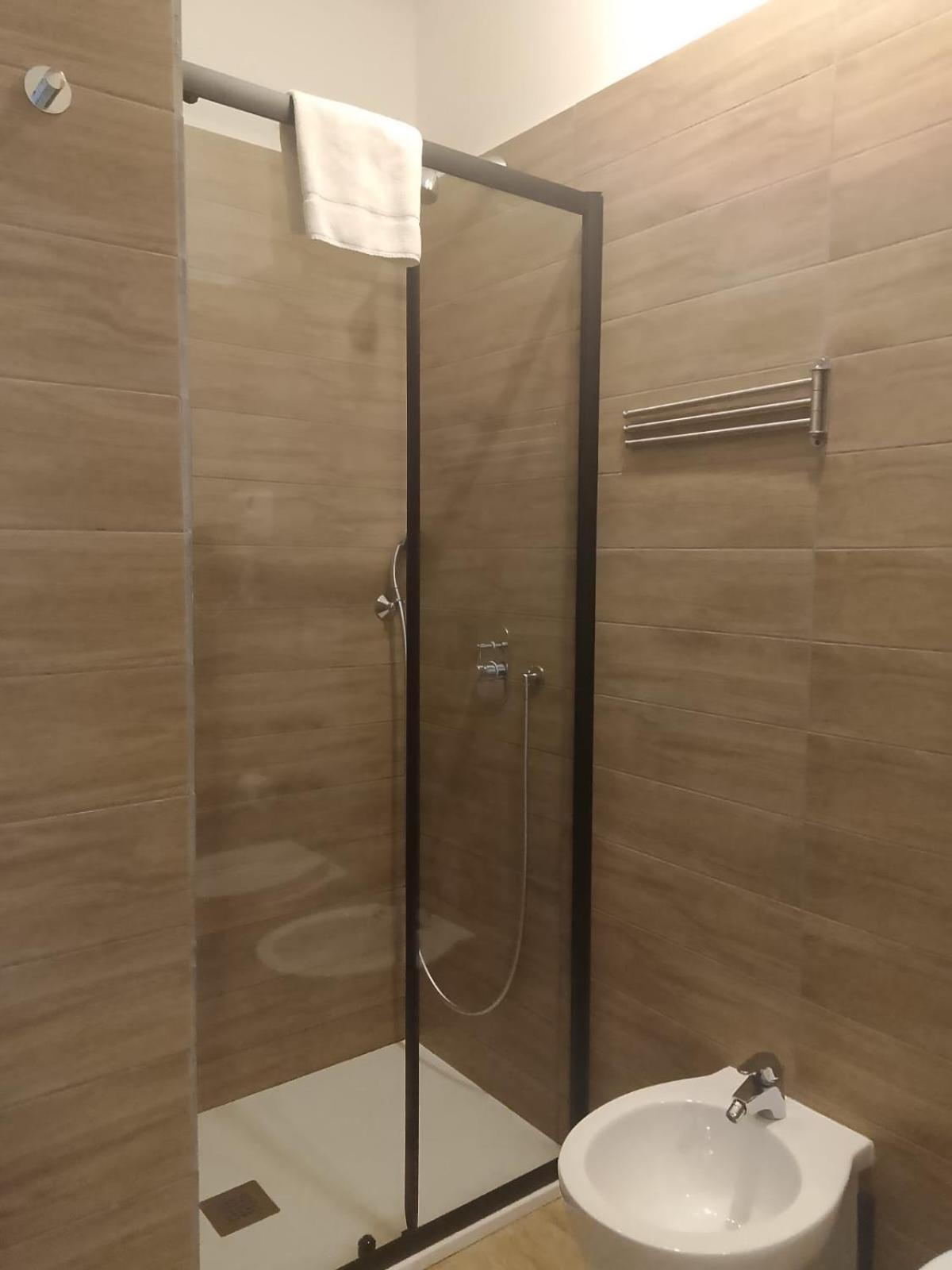 Residence E Appartamenti Cavallerizza Napels Buitenkant foto