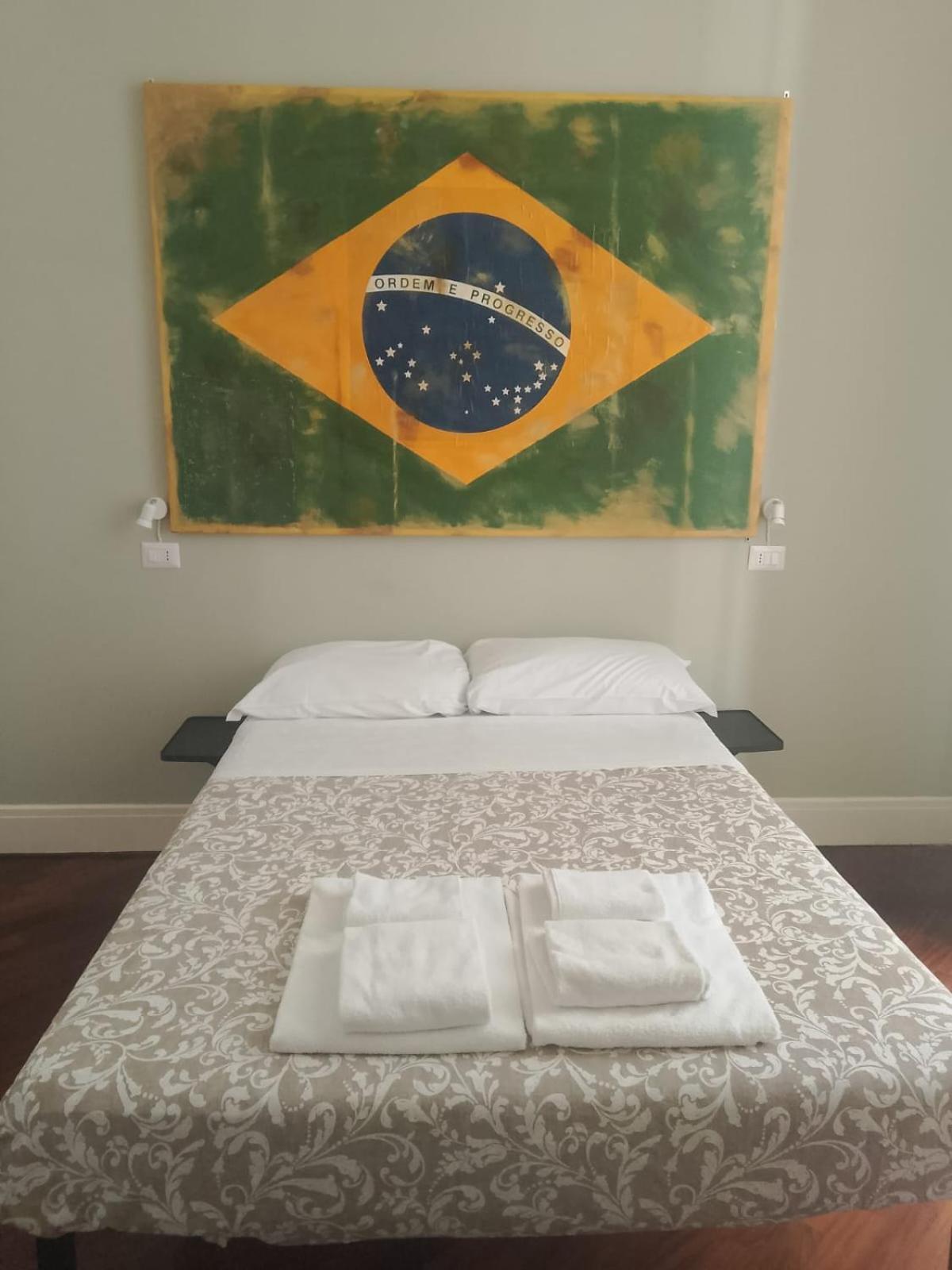 Residence E Appartamenti Cavallerizza Napels Buitenkant foto
