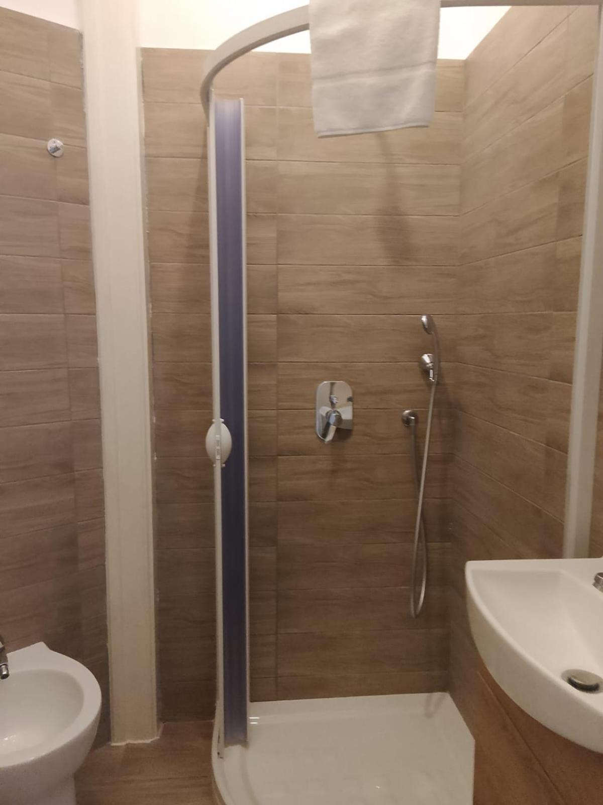 Residence E Appartamenti Cavallerizza Napels Buitenkant foto
