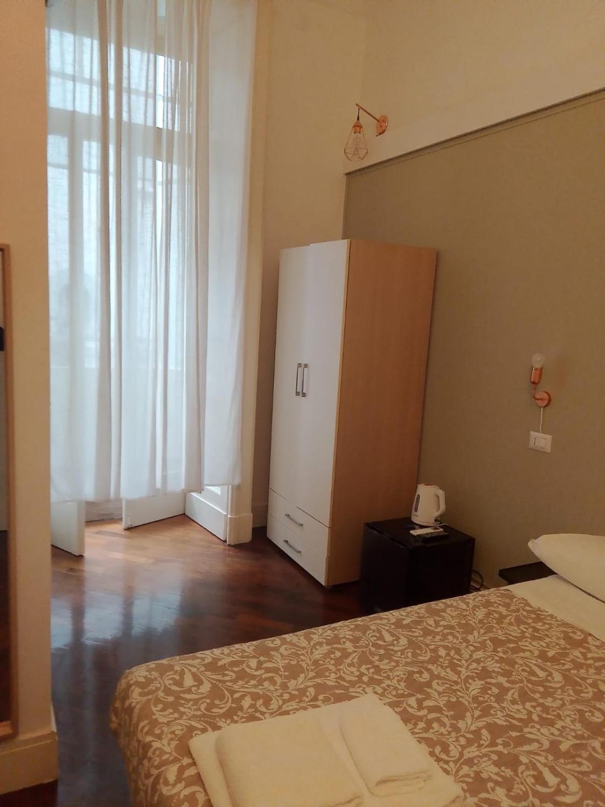 Residence E Appartamenti Cavallerizza Napels Buitenkant foto